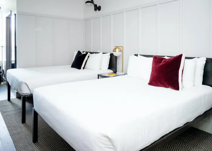 The Collection River North 3*