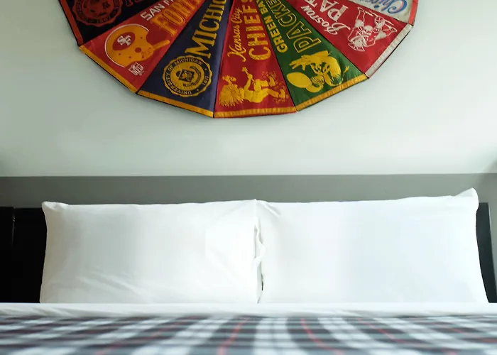 Hotel The Collection River North 3*